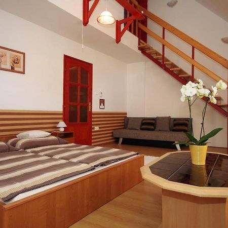 Hellasz Apartman غيولا المظهر الخارجي الصورة