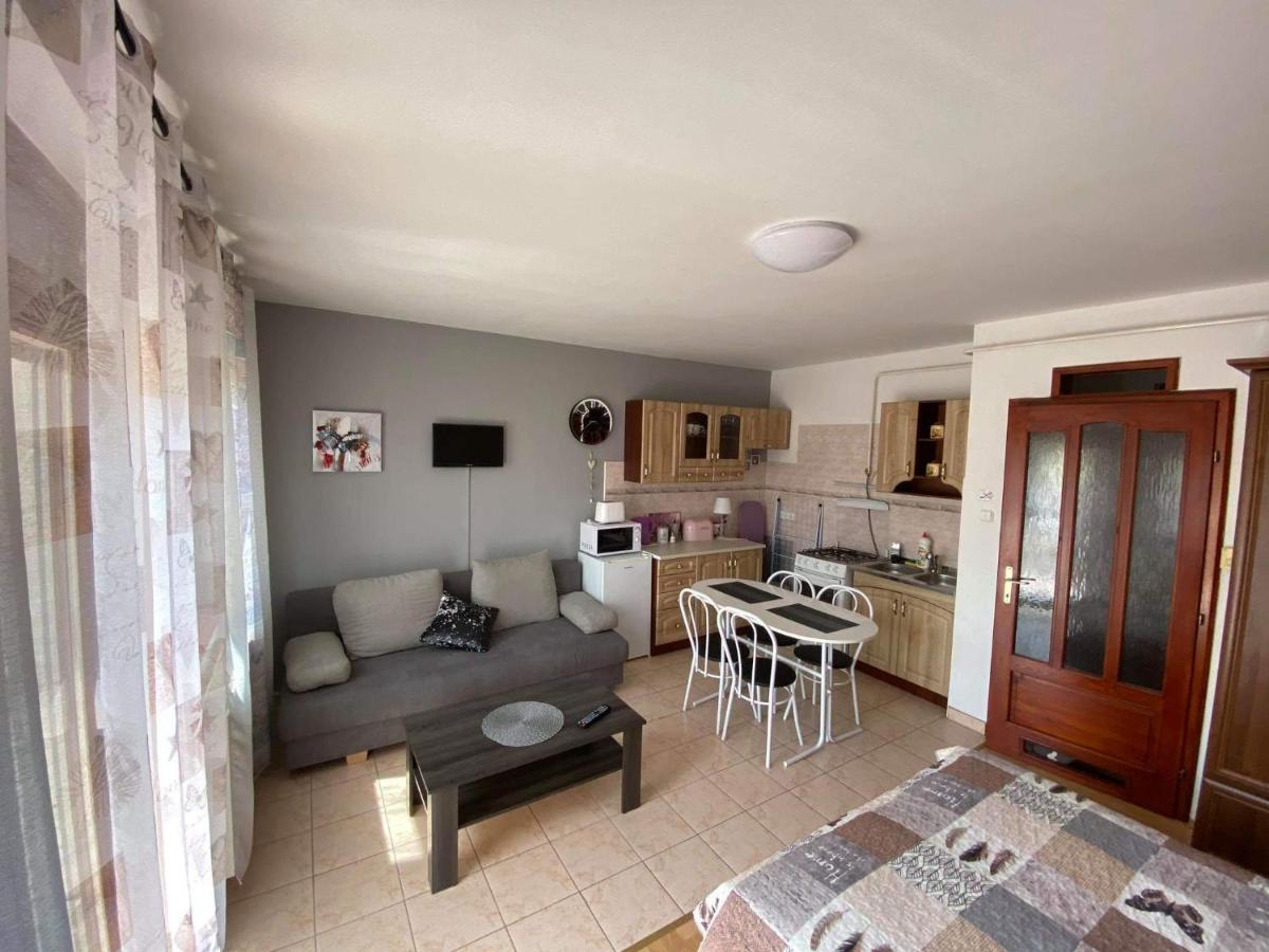 Hellasz Apartman غيولا المظهر الخارجي الصورة