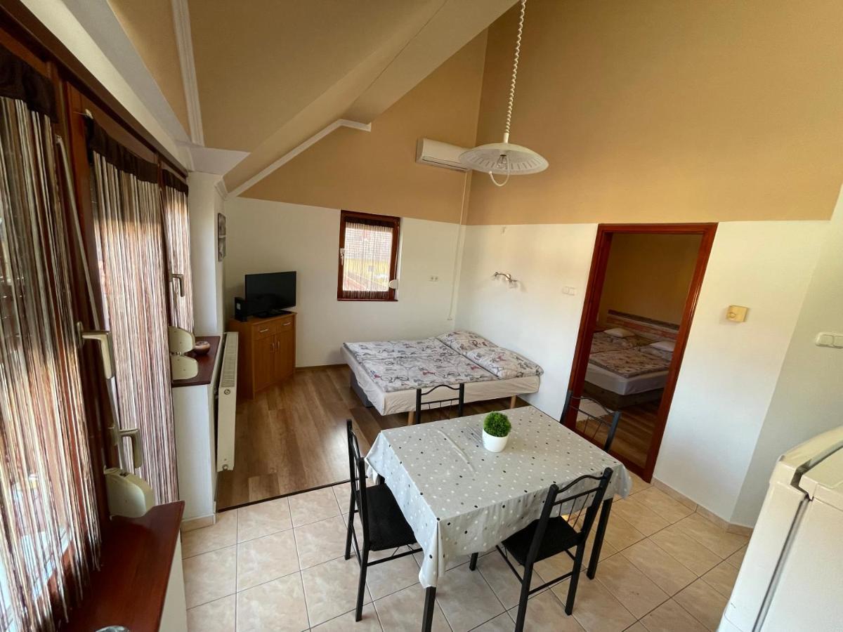 Hellasz Apartman غيولا المظهر الخارجي الصورة