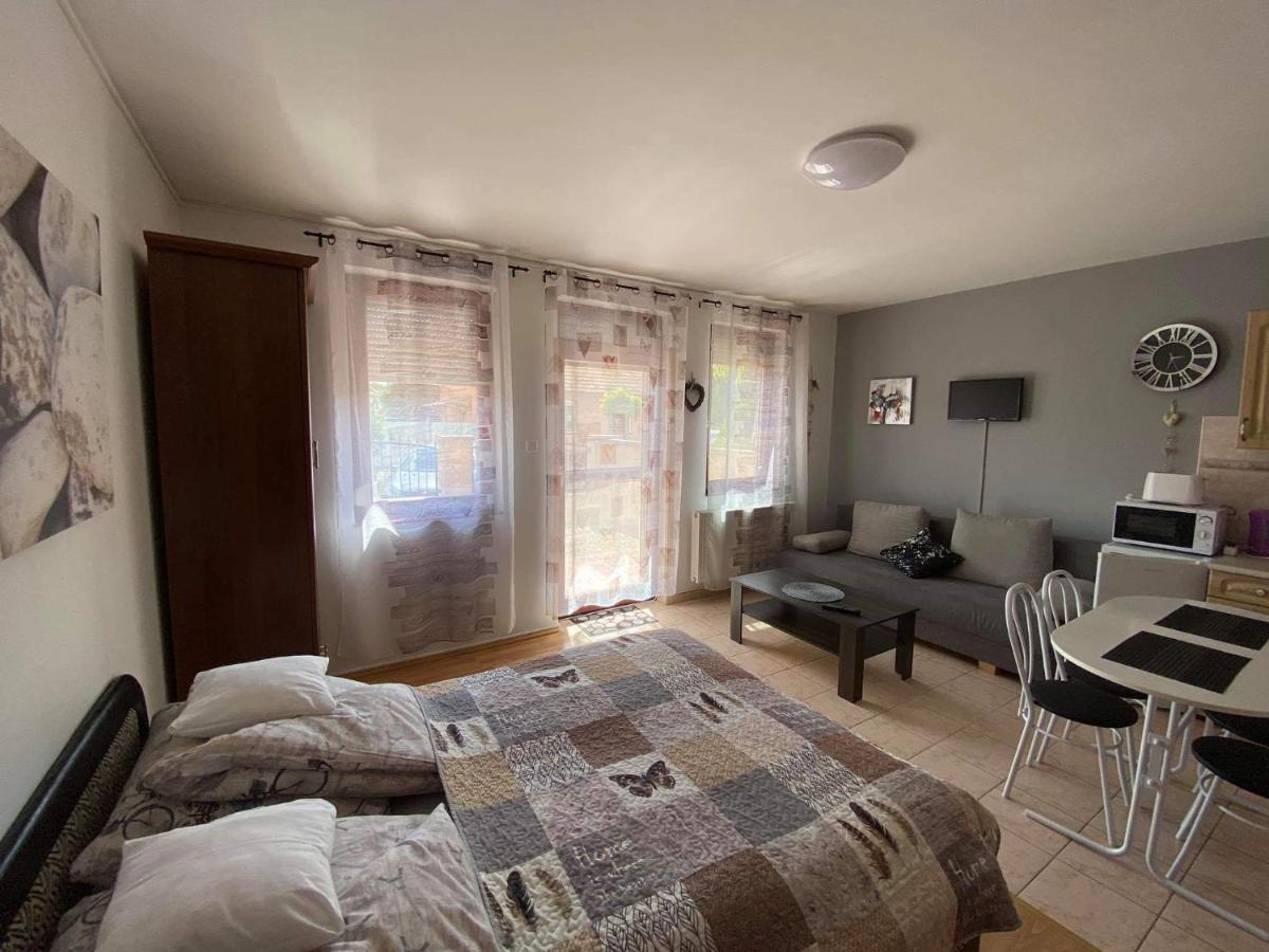 Hellasz Apartman غيولا المظهر الخارجي الصورة